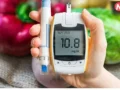 Diabetes Diet: डायबिटीज में ये 5 फल बन सकते हैं ब्लड शुगर के दुश्मन! खाने से पहले जरूर जान लें ये बात​