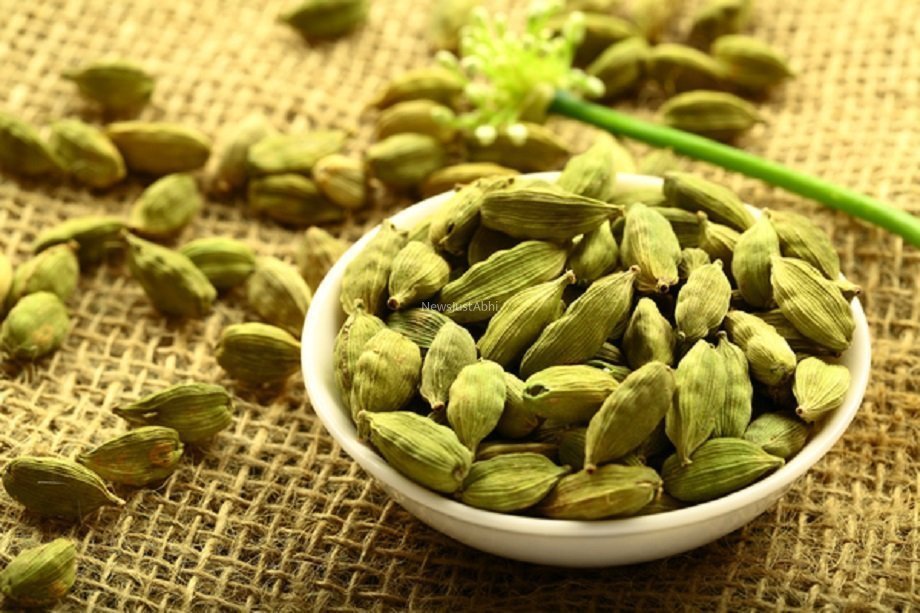 सुबह उठते ही खाली पेट चबाले आप भी दो इलायची, मिलेंगे ऐसे फायदे की दूसरों को भी बताएंगे आप