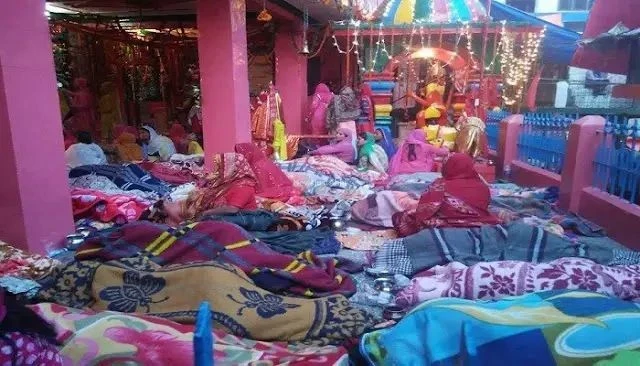 ये हैं वो चमत्कारिक मंदिर जहां फर्श पर सोने मात्र से प्रेग्नेंट होती हैं निसंतान महिलाएं