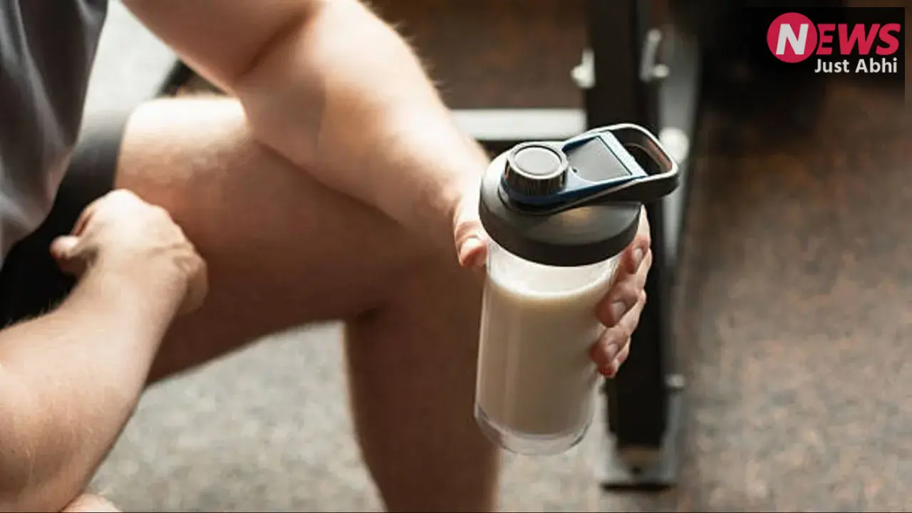 Creatine Supplement: मसल स्ट्रेंथ से लेकर मेनोपॉज तक, जानें क्रिएटिन के फायदे और जरूरी सावधानियां​