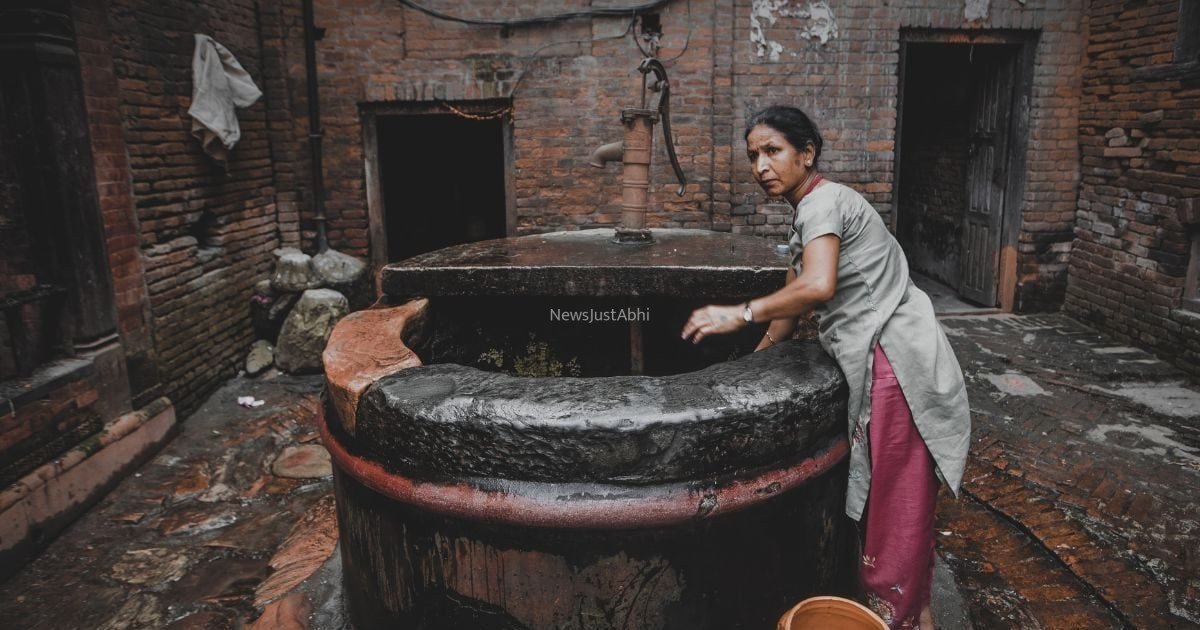 एक गांव, दो कुएं, पानी भरने गई महिला, अंदर से आ रही थी बद्बू, फिर कपड़े में लिपटी दिखी ऐसी चीज, निकल गई चीख