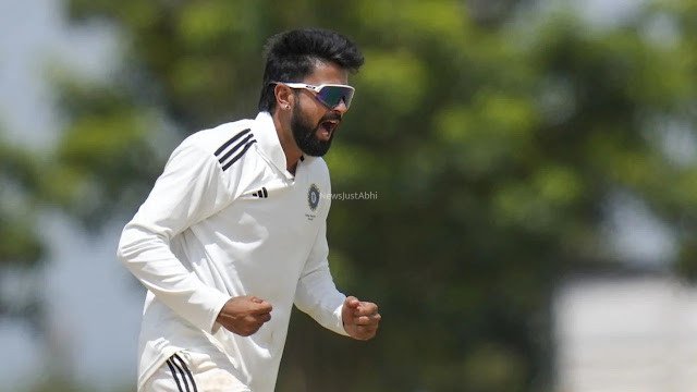 कौन हैं सारांश जैन? 33 साल के ऑलराउंडर को वॉशिंगटन सुंदर की जगह मिला टीम इंडिया में मौका