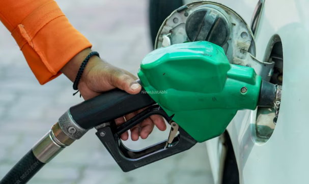 E20 Petrol Price: पेट्रोल में एथेनॉल मिलाया फिर भी सस्ता क्यों नहीं हुआ तेल? सरकार ने खोला सबसे बड़ा राज​