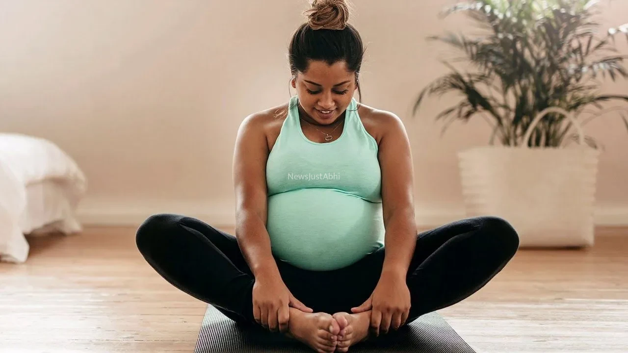 Pregnancy Yoga Tips: प्रेग्नेंसी की प्लानिंग कर रही हैं, तो इन योगासनों को अपनी डेली रूटीन का बनाएं हिस्सा​