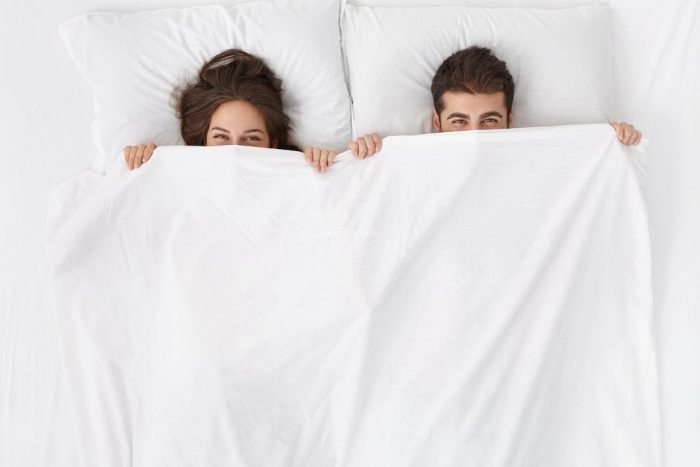 ​​रात में नग्न अवस्था में सोना सेहत के लिए अच्छा है या बुरा? सच्चाई जान दिमाग हिल जाएगा