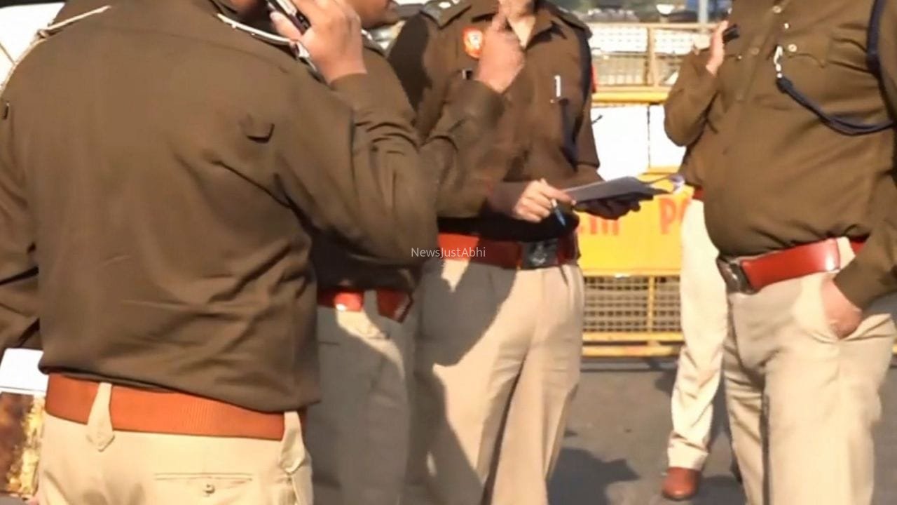 गाजीपुर में तलाक की सुलह बैठक बनी रणभूमि… जेल कांस्टेबल और पत्नी पक्ष के बीच सड़क पर चले जूते-चप्पल​