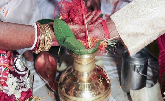 ​​शादी के 1 घंटे बाद तलाक लेने कोर्ट पहुंचा कपल, कोर्ट ने सुनाई ऐसी अनोखी सजा उड़ गए तोते