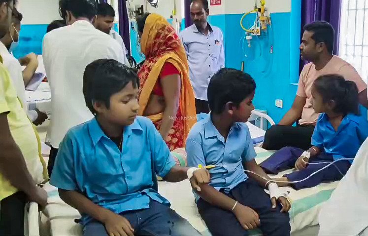 नमक समझकर डाल दिया डिटर्जेंट, बिहार के स्कूल में खाना खाते ही 34 बच्चे पहुंचे अस्पताल, अब ऐसी है हालत, जानें क्या लिया गया एक्शन​​​​