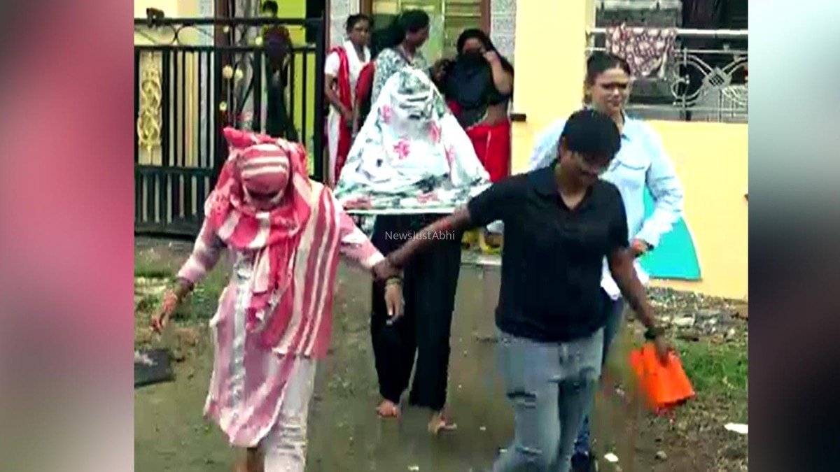 1500 रुपये के लिए सगी मां बनी सौदागर! 16 साल की नाबालिग बेटी और बहन को देहव्यापार में धकेला, पुलिस ने किया भंडाफोड़