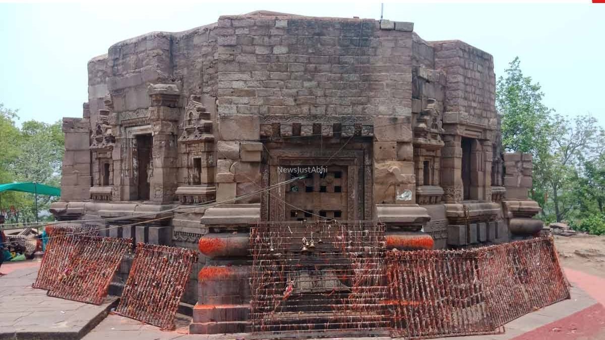 रहस्य से घिरा मां मुंडेश्वरी मंदिर, जहाँ होती है रक्तहीन बलि और सदियों से पल रहा है अनोखा चमत्कार