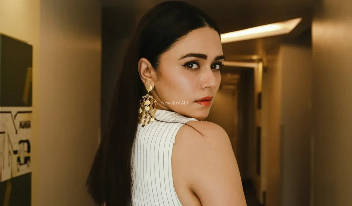 Amruta Khanvilkar ने निजी जिंदगी पर अफवाह फैलाने वालों को कानूनी नोटिस की चेतावनी दी​