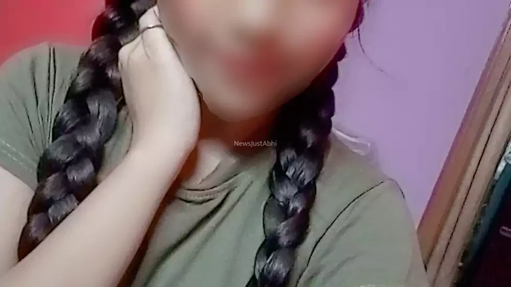 बिना कपड़ों के आशिक संग थी 17 साल की बेटी, बाप ने देखा तो कर दी हत्या