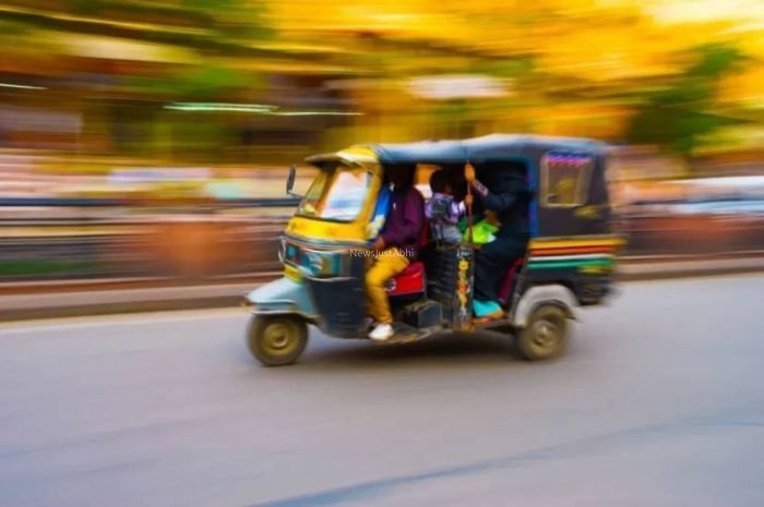 ऑटो में लाखों रुपये से भरा बैग भूल गया यात्री फिर ऑटो वाले नो जो किया जान कर यकीन न होगा​​​