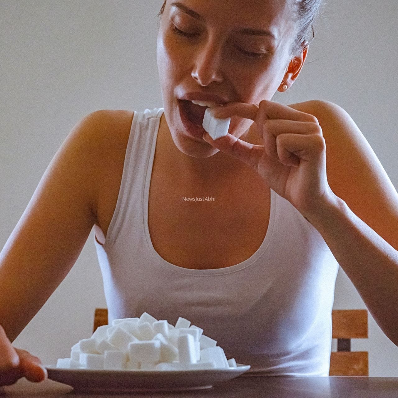 Sugar Damage Skin: बॉडी ही नहीं स्किन की भी दुश्मन है सफेद चीनी, डर्मेटोलॉजिस्ट से जानें सच