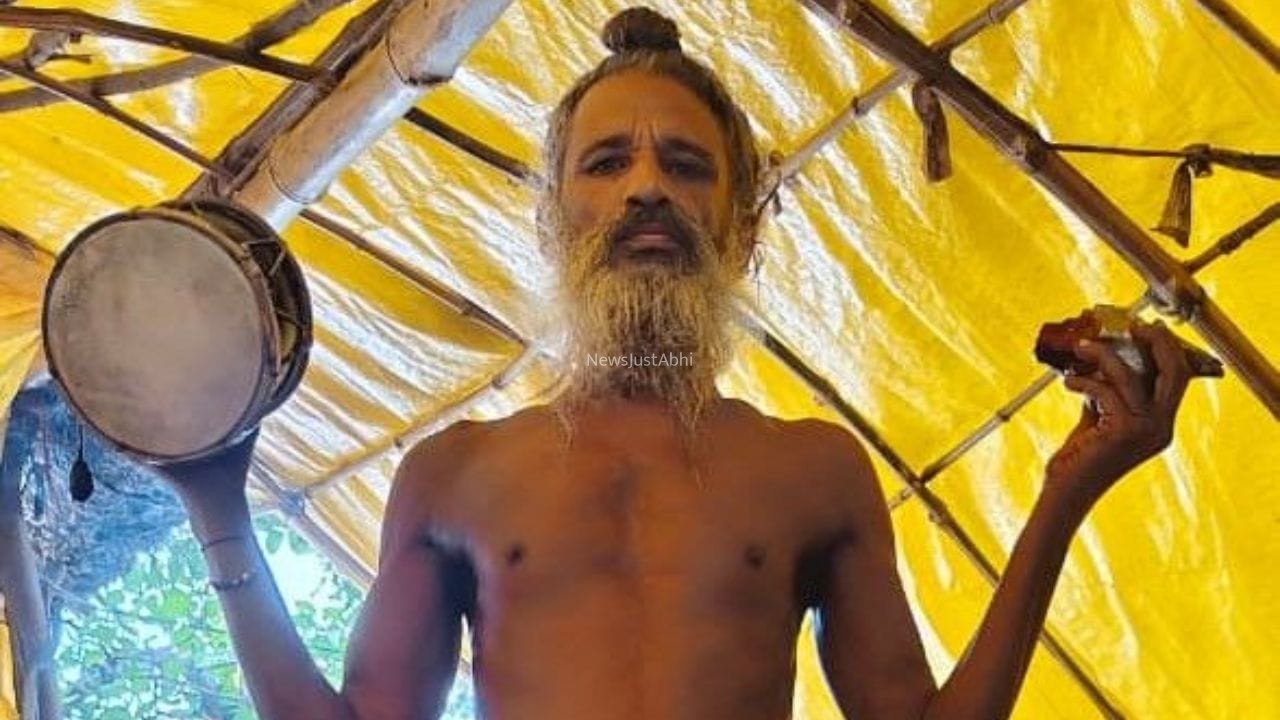 4 महीने तक खड़े रहकर तपस्या! यमुना किनारे नागा संत की कठिन साधना देखने उमड़ रहे श्रद्धालु