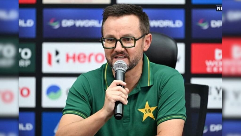 England tour के बीच एक साथ 7 खिलाड़ी बाहर करने पर माइक हेसन ने तोड़ी चुप्पी, कहा “असल में….​