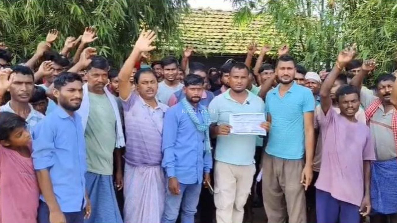 ‘साहब, हमारा पूरा स्कूल चोरी हो गया…’, ढोल-नगाड़ों संग कलेक्टरेट पहुंचे लोग, कटिहार में गजब का घोटाला