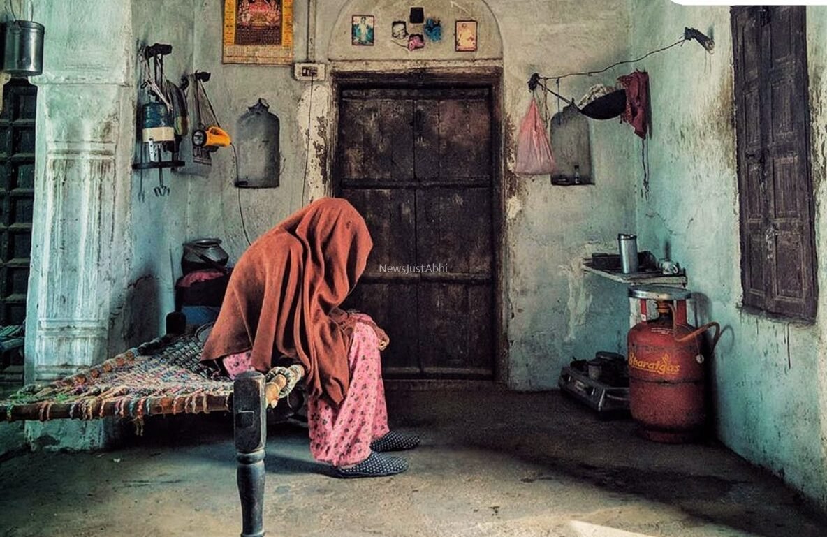 मुंह में ठूंसा कपड़ा और कलकिंत कर दिया ‘मां-बेटे’ का रिश्ता, सोते वक्त बुजुर्ग विधवा को दी ऐसी यातनाएं… गिरफ्तार!​​​