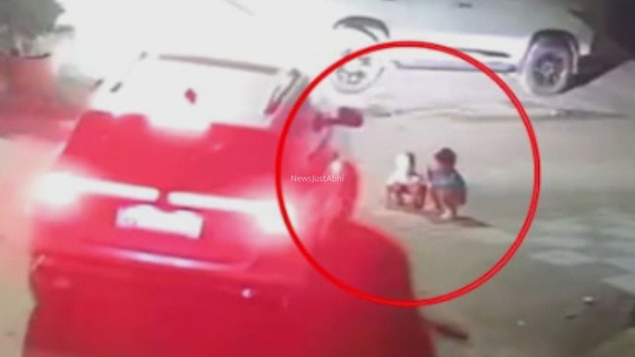 मां की आंखों​​ के सामने​​ 2 साल की मासूम को कार ने कुचला, CCTV में कैद हुआ गुरुग्राम का दर्दनाक हादसा​​