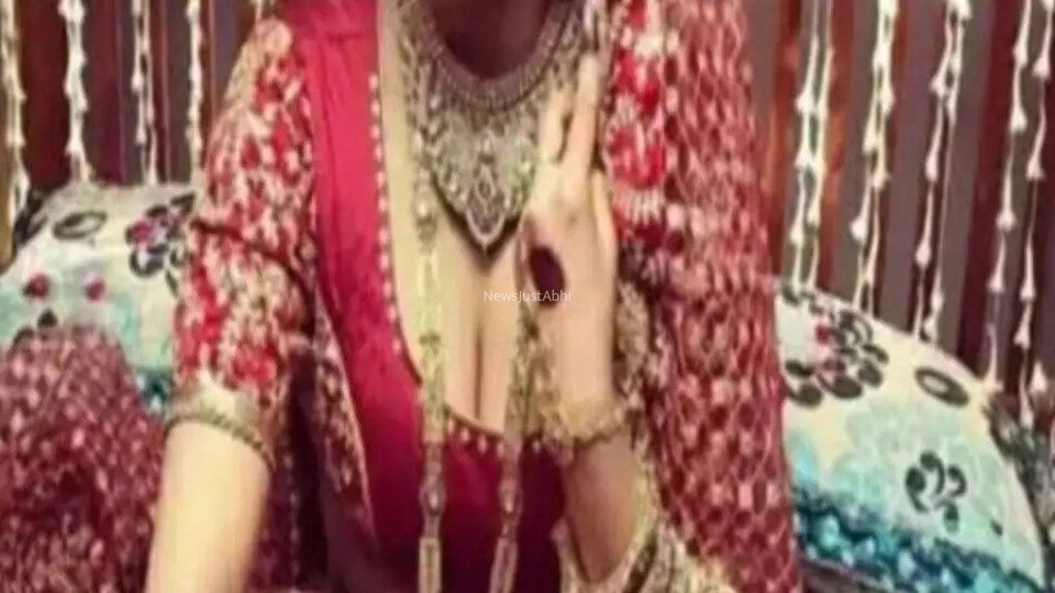 ​​सुहागरात पर दूल्हे ने दुल्हन को किया टच. ..दुल्हन ने किया कुछ ऐसा कि सबके उड़ गए होश !​​​
