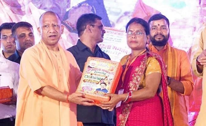यूपी में 1​​ करोड़ महिलाओं​​ को मिलेंगे 1-1 लाख रुपए, चुनाव से पहले योगी सरकार की बड़ी तैयारी​​