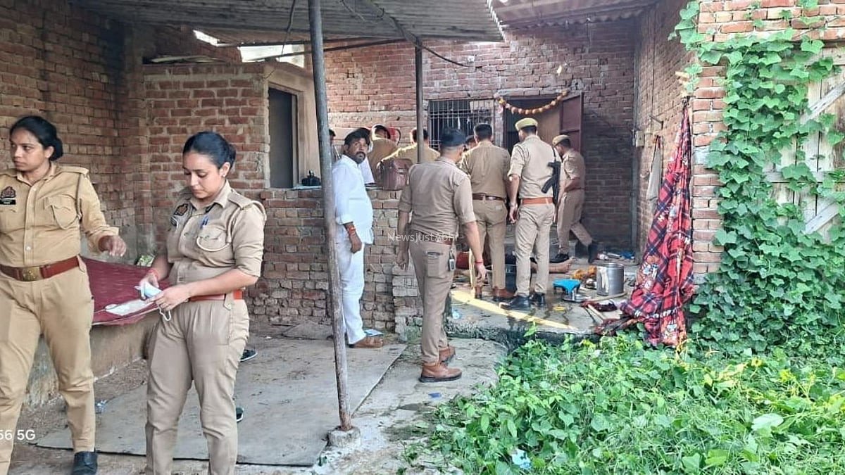 पति ने पत्नी​​ की बेरहमी​​ से की हत्या; सिर पर वार के बाद धारदार हथियार से काटा गला, आरोपी की तलाश में जुटी पुलिस​​