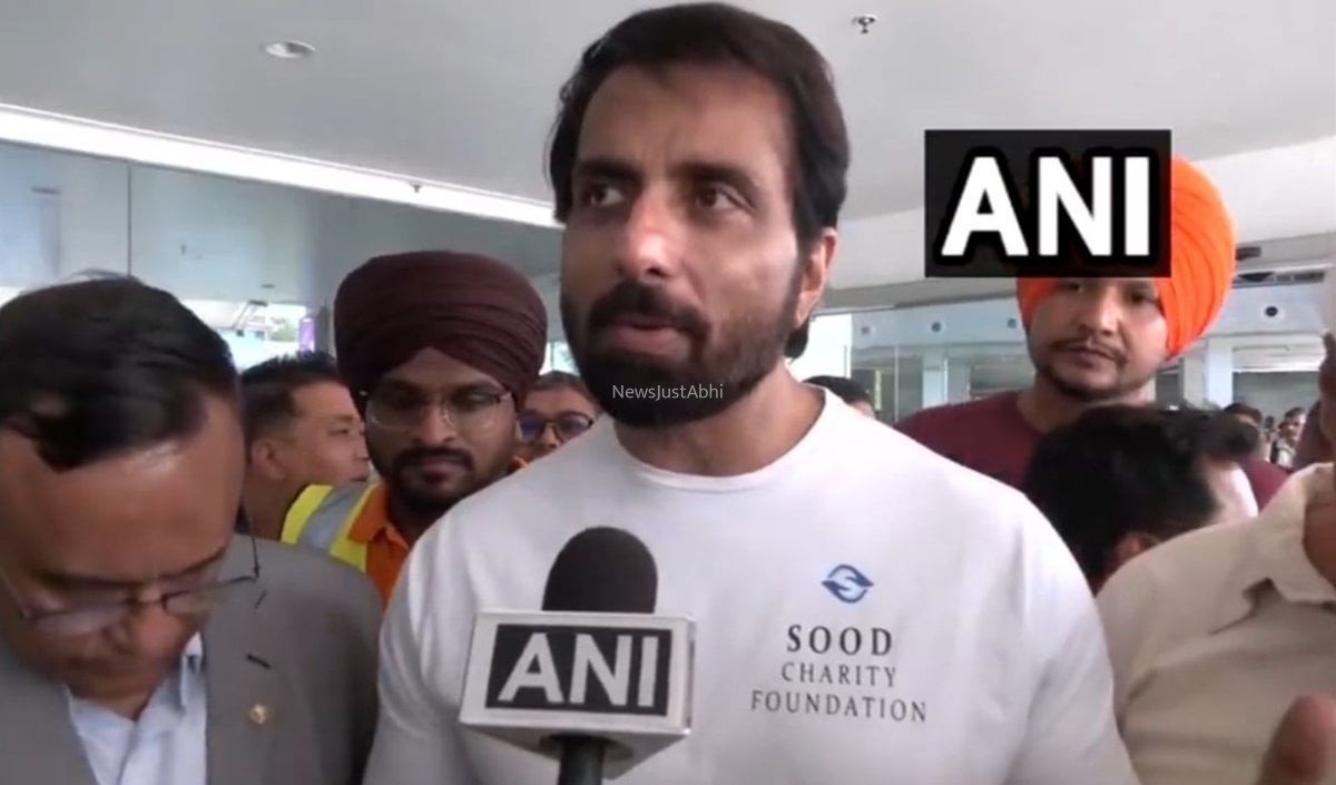 Nepal Floods पीड़ितों की मदद के लिए पहुंचे Sonu Sood, भारत से लेकर गए राहत सामग्री