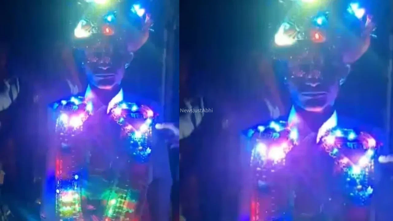 ​​शादी है या पावर हाउस? दूल्हे ने पहनी ऐसी इलेक्ट्रिक ड्रेस, वीडियो देख चकराया लोगों का सिर; बोले- बिजली विभाग का दामाद है क्या?​​​